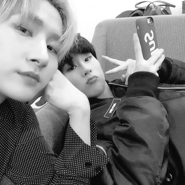 _wonstax's tweet photo. au jookyun

Changkyun lleva enamorado mucho tiempo de su mejor amigo Jooheon, pero nunca ha sido capaz de hacérselo saber por miedo y porque este último tiene novia. Pero ¿qué pasa cuando juntamos noche, fiesta, alcohol y el chico que te gusta? https://t.co/BnMj9ISqD0