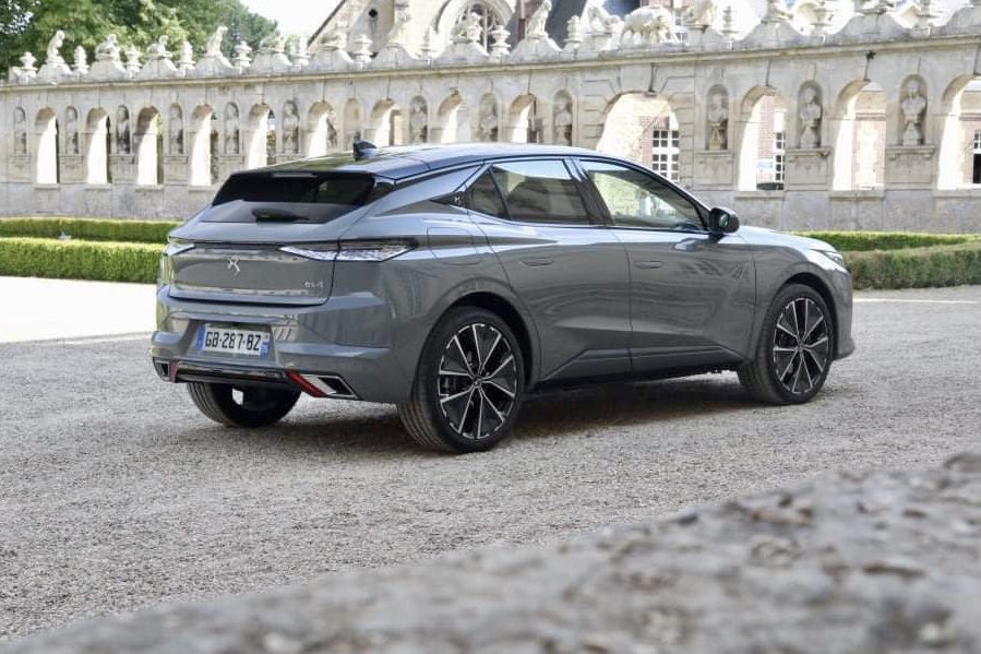 french_driver's tweet photo. Aujourd'hui, la nouvelle #DS4 est à l'essai sur #FrenchDriver dans la région de #Chantilly ! 🚗🇫🇷 https://t.co/RIr4PgvPy4