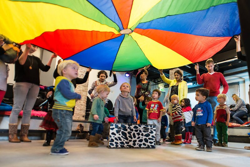 🕺 🎷 Alle peuters en kleuters verzamelen! Vanaf volgende week woensdag kun je bij ons weer wekelijks terecht voor Ukkieconcert: een eerste kennismaking met muziek, woorden, ritme en bewegen!

>> denieuweregentes.nl/.../ukkieconce…