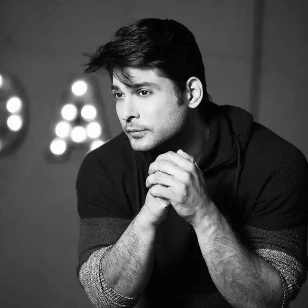 real_youngstand's tweet photo. @sidharth_shukla #RIPSiddharthShukla 💔
#SidharthShukla 
#YoungStand #YoungStandArmy #TeamYZRECORDS #YZRECORDS #AashiqAwaaraEP #Legend https://t.co/vaIVKeV4fV