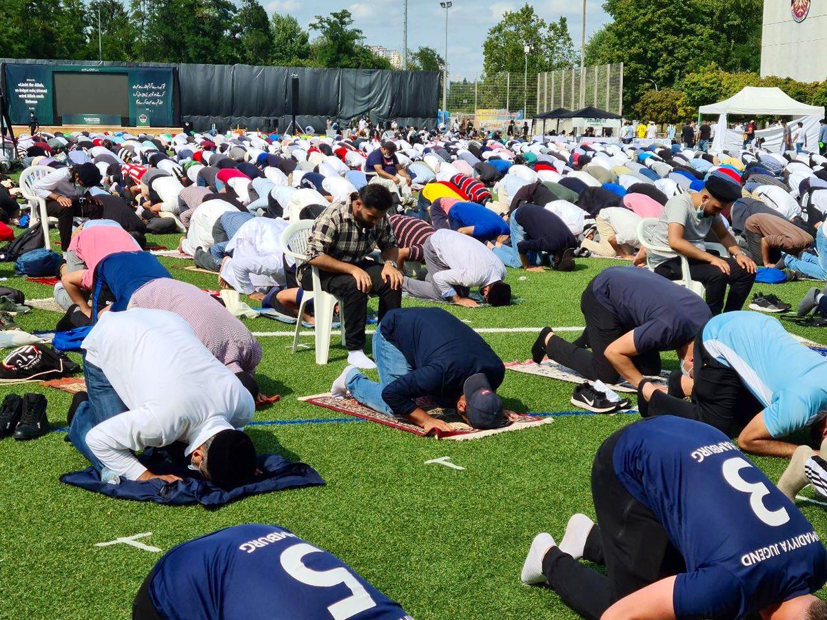 AhmadiyyaJugend's tweet photo. Das Jahrestreffen der #AhmadiyyaJugend ist eines der größten und ältesten Versammlungen muslimischer Jugendlicher in Deutschland. 

Vom 21.08. - 22.08. zog es die jungen Muslime nach über 2 Jahren nach #Frankfurt, wo unter Einhaltung der Corona-Auflagen das 41. Treffen stattfand. https://t.co/xJJURR306r