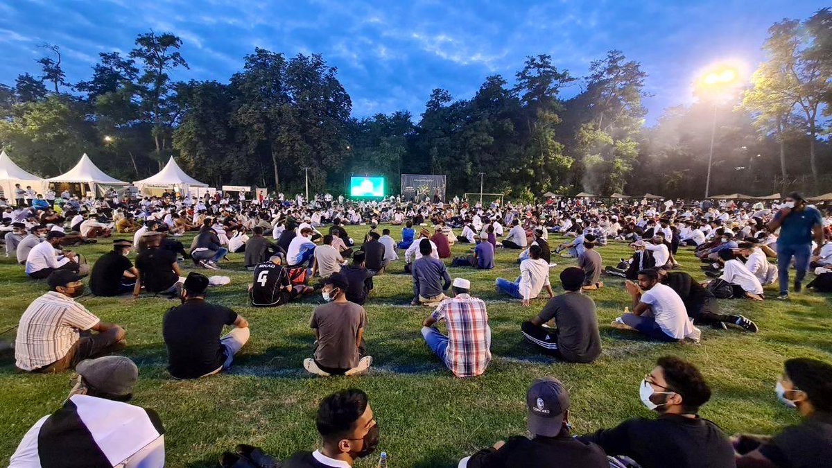 AhmadiyyaJugend's tweet photo. Das Jahrestreffen der #AhmadiyyaJugend ist eines der größten und ältesten Versammlungen muslimischer Jugendlicher in Deutschland. 

Vom 21.08. - 22.08. zog es die jungen Muslime nach über 2 Jahren nach #Frankfurt, wo unter Einhaltung der Corona-Auflagen das 41. Treffen stattfand. https://t.co/xJJURR306r