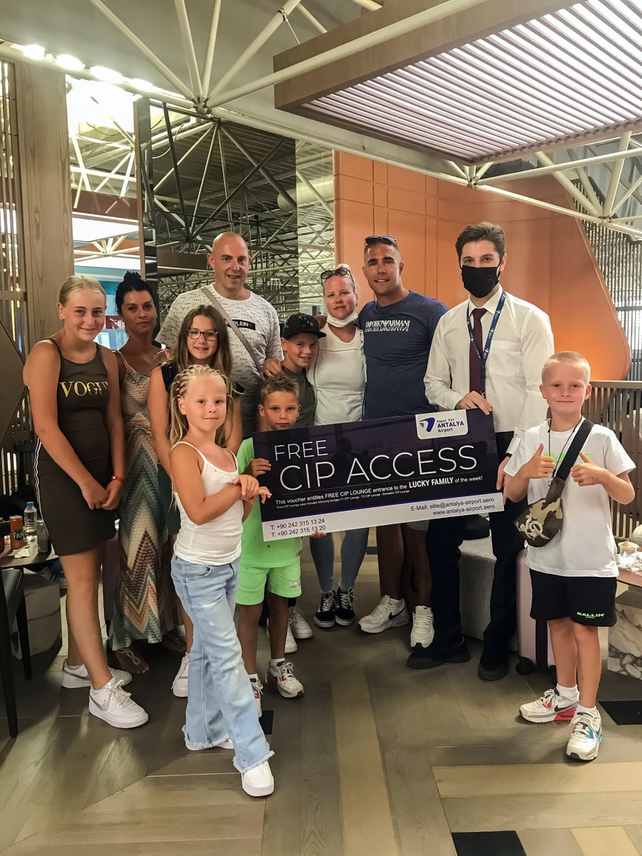 antalya_airport's tweet photo. Bu haftanın ‘Şanslı Aile’si SunExpress Havayolları’ndan!
Bynen Ailesi, Fraport TAV Antalya Havalimanı’ndan CIP Lounge ayrıcalığını deneyimleyerek Viyana’ya geri dönüyor.
#FraportTAVAntalyaAirport #AntalyaAirport #Antalya #Turkey #Airport #CIPLounge #CIPService #LuckyFamily https://t.co/tOXlCucvey
