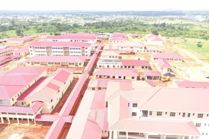 Gen_Buhari_'s tweet photo. The current state of the Afari Hospital under Nana Addo Dankwa Akufo-Addo. Please disregard the propaganda suggesting that the hospital is abandoned.
#ProtectingTheLegacy
#ForwadTogether
@moigovgh @mohgovgh @TheTPatriots @NPP_GH https://t.co/rhWDiLR5Th