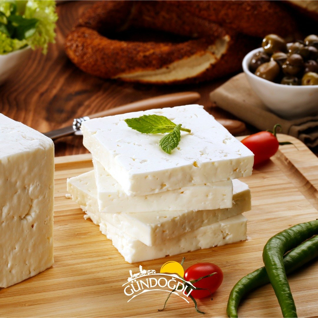 Gündoğdu Beyaz Peynir ‘in özel lezzetinin sırrı sütünde! Taze günlük sütle üretilen peynirimiz enfes lezzetini ve kıvamını buradan alır.👍🏻💛

 #GündoğduGıda #Gündoğdu #beyazpeynir #peynir