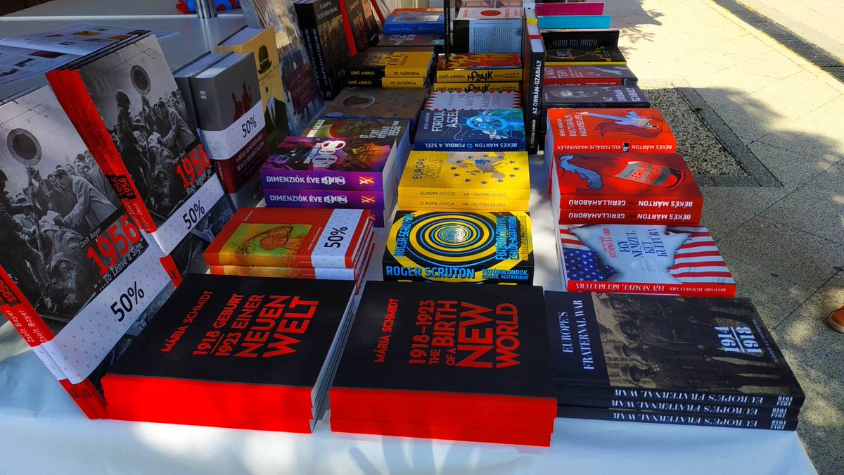 terrorhaza's tweet photo. 📚Hello 92. Ünnepi Könyvhét! Mi már itt vagyunk, -30-50% kedvezménnyel várunk mindenkit! #ünnepikönyvhét2021 #olvasóvagyok #mkke https://t.co/OA9E34IFev