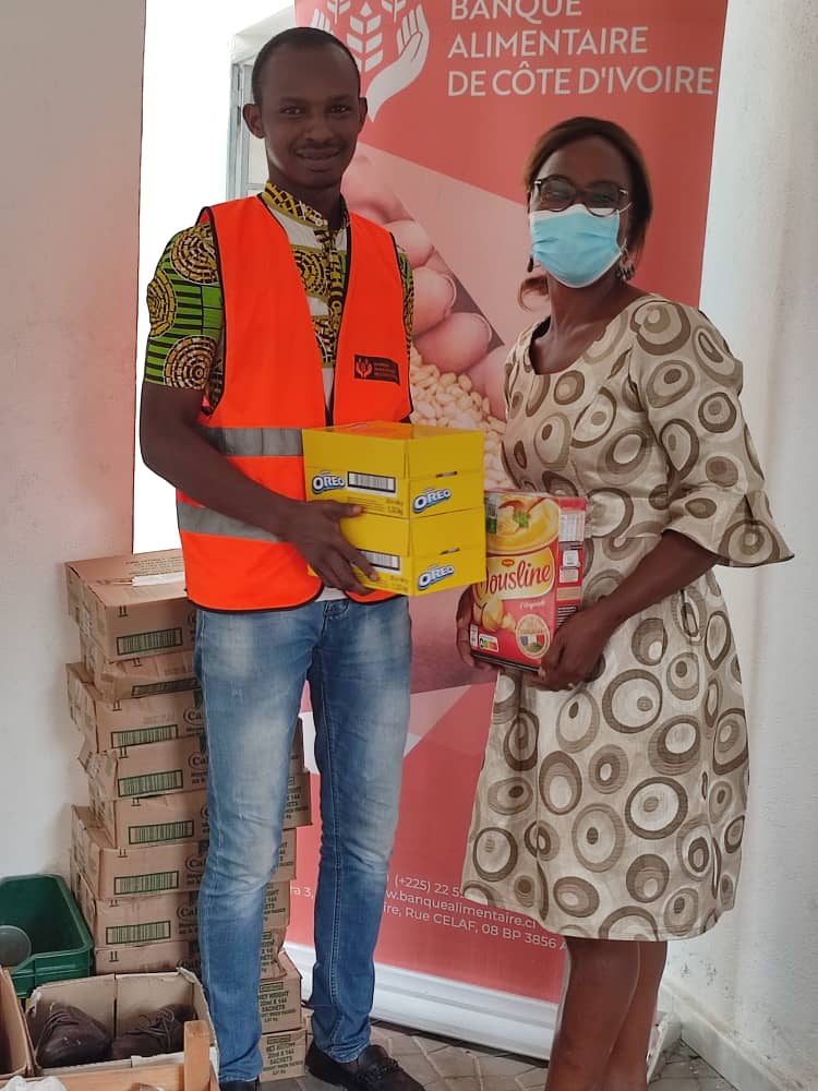 BanqueIvoire's tweet photo. Lancée dans la lutte contre la précarité alimentaire et la malnutrition, la Banque Alimentaire de Côte d’Ivoire a  offert des vivres et non vivres à l’ONG YAMIEKOU, dons reçus de Carrefour Côte d’Ivoire,  notre partenaire d’aide alimentaire. 
https://t.co/H3nZLVPpcA https://t.co/AZwSHlNoAN