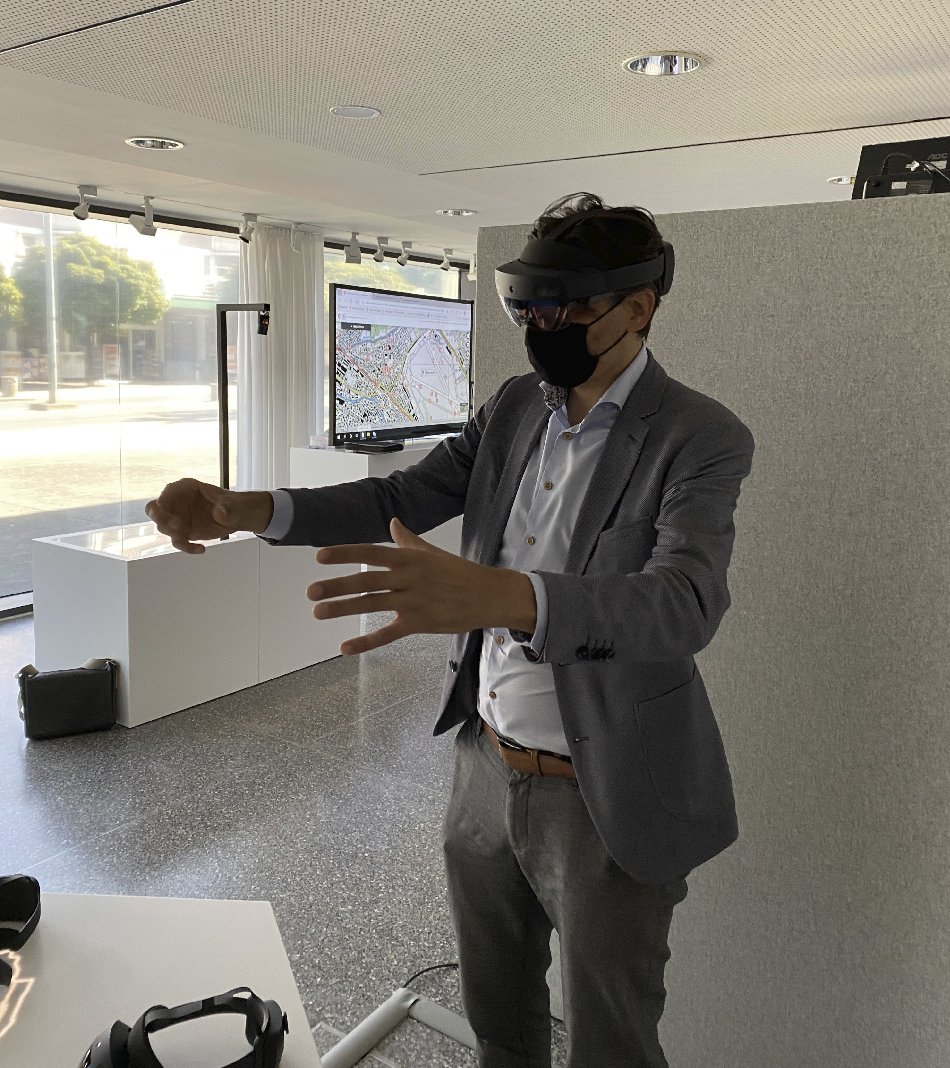 anderageru's tweet photo. La Suisse en 3D au bout des doigts chez @swisstopo à Wabern. Magnifique expérience ! /cc @abuogo. https://t.co/aEZktDp0r3