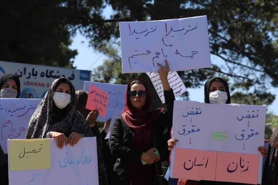 FroShakila's tweet photo. هیچ حکومتی بدون حمایت زنان پایدار نمی ماند.
من بنازم به همت بلند زنان وطنم...

Without the support of women, no government can survive. https://t.co/9RJILY9IAD