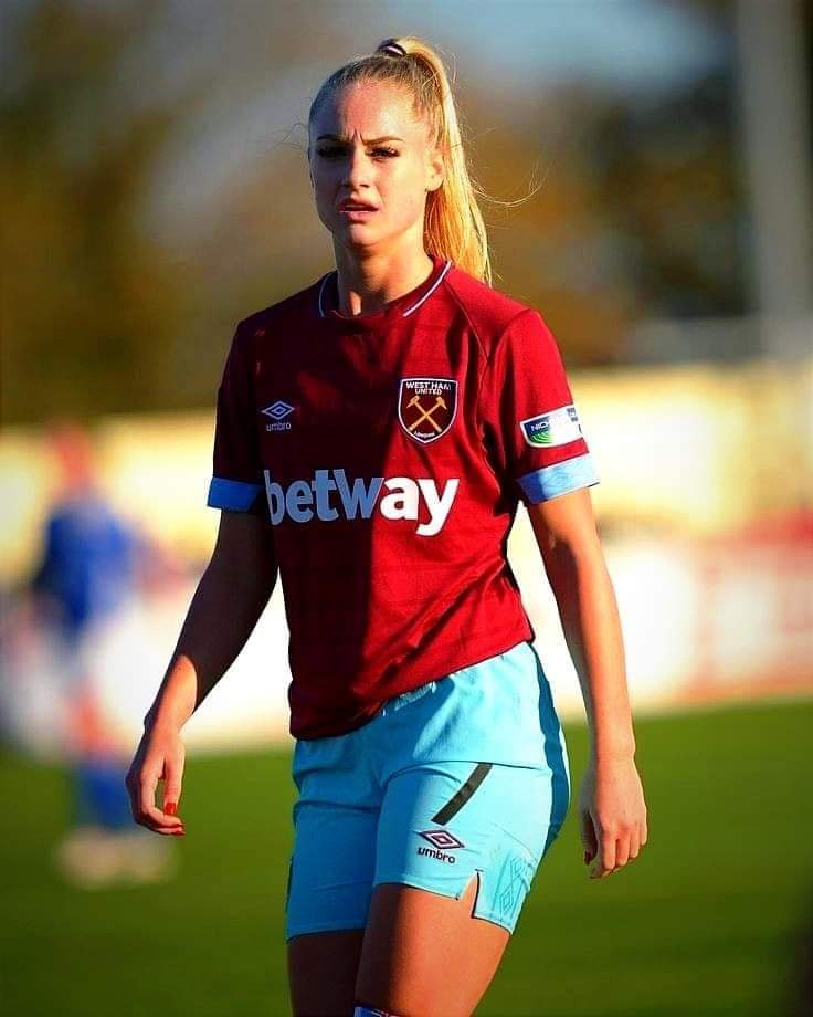 SoloFutbolMemes's tweet photo. ❤ Mía Khalifa 
🔄 Alisha Lehman https://t.co/hiuTArjh9N