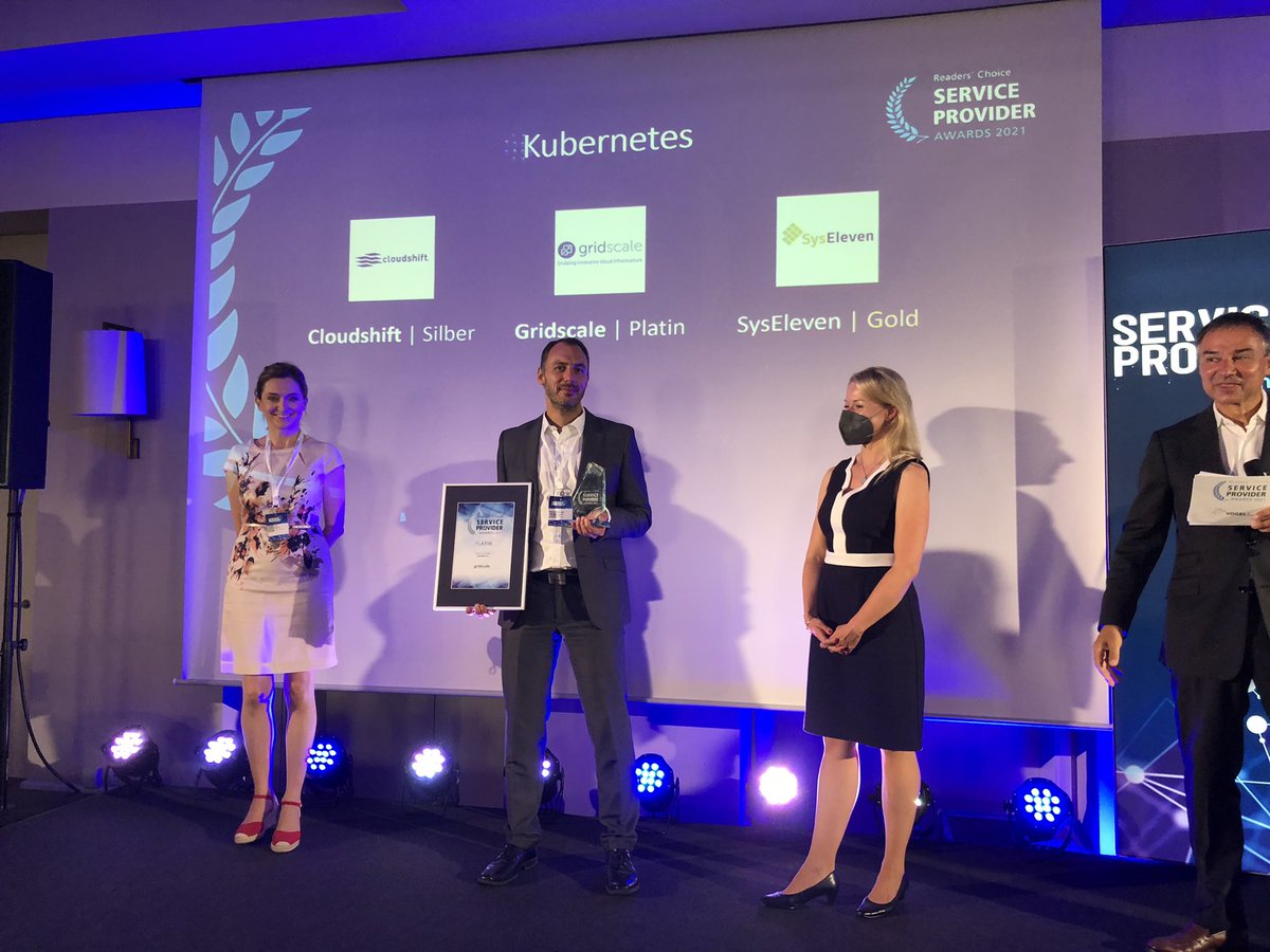 Charmante Vertretung in der Kategorie „Kubernetes“ für <a href="/cloudshift_io/">cloudshift</a> &amp; <a href="/SysEleven/">SysEleven</a> - wir haben an euch gedacht! <a href="/gridscaleio/">gridscale</a> einen herzlichen Glückwunsch zu PLATIN!