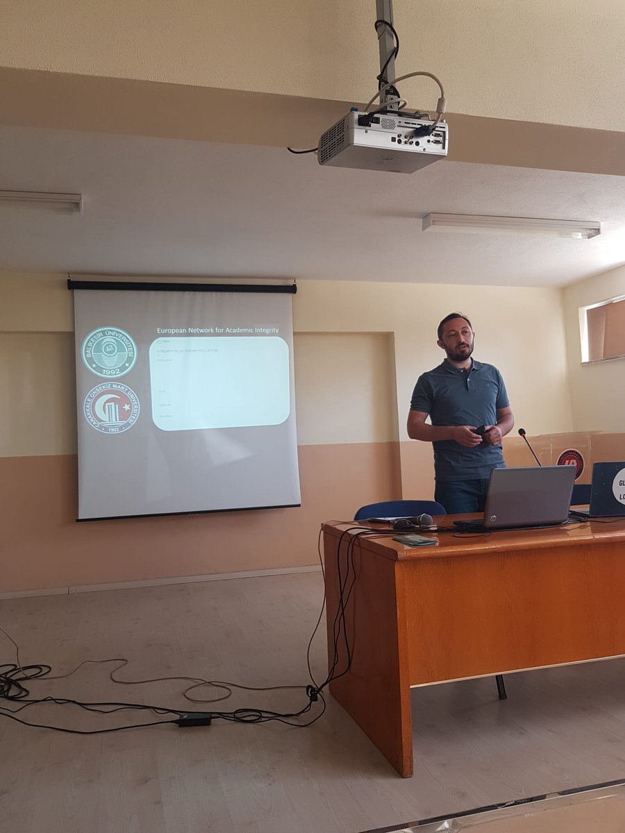 _ozgurcelik_'s tweet photo. I delivered a seminar at the school and introduced the draft version of our academic integrity policy. We will make our AI policy more context-based by getting feedback from all teachers and administrators. 
#academicintegrity
#academicintegritypolicy https://t.co/2x65Wwq2cE