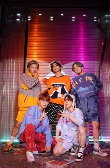 DONGHUNLOOKS's tweet photo. https://t.co/V8JiybBpf1