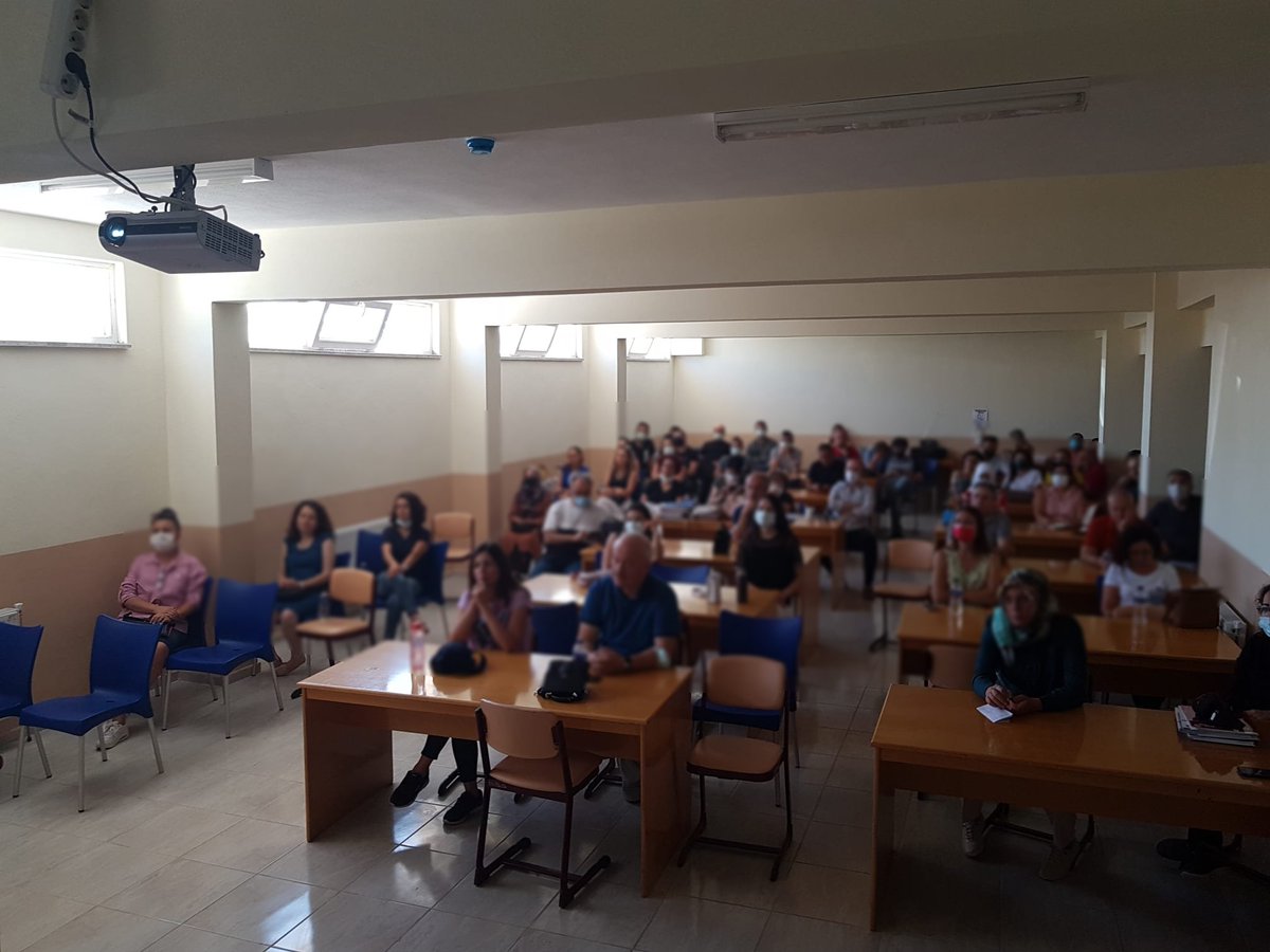 _ozgurcelik_'s tweet photo. I delivered a seminar at the school and introduced the draft version of our academic integrity policy. We will make our AI policy more context-based by getting feedback from all teachers and administrators. 
#academicintegrity
#academicintegritypolicy https://t.co/2x65Wwq2cE