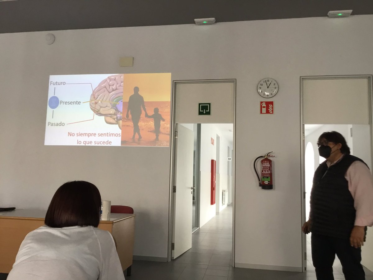 nerea_mda's tweet photo. excelente taller sobre VEC (Vinculación Emocional Consciente) de la mano de @RaguadoR en @CarmelitasSC_VG aprendiendo desde la emoción https://t.co/DwXHRjbn01