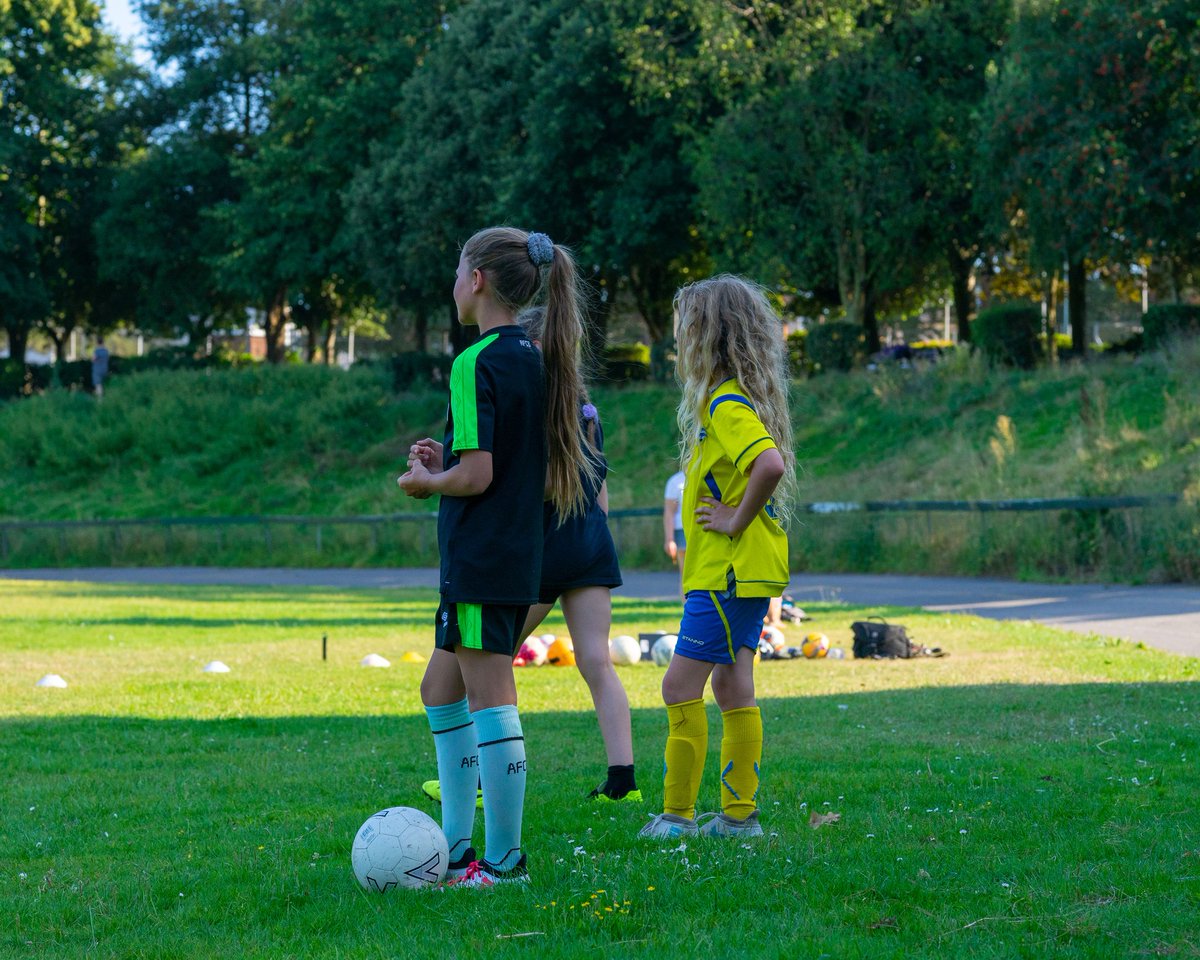 PTFC_Kids's tweet photo. Some great action shots of the girls at Winton Recreation Ground from 25th August! ⚽️👏

@ChampionGoup
@PooleTownFC
@PooleTownLadies

#football #girlsfootball #bournemouth #pooletown #poole #lovefordorset #lovebournemouth #bcpcouncil #ladiesfootball https://t.co/NEfQGX9HNU