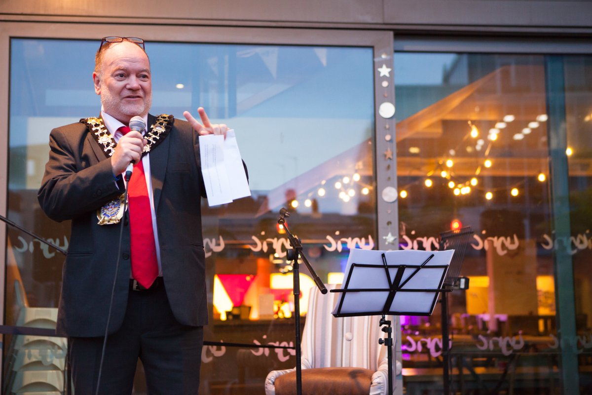 HammersmithBID's tweet photo. We were delighted that the Mayor of Hammersmith & Fulham supported LyricFest at the Lyric Hammersmith. A fantastic part of the BID's Summer Festival 2021. We look forward to starting planning for next year.... π π΅
@LyricHammer #summerfestival #hellohammersmith https://t.co/IkPeU3yw5O