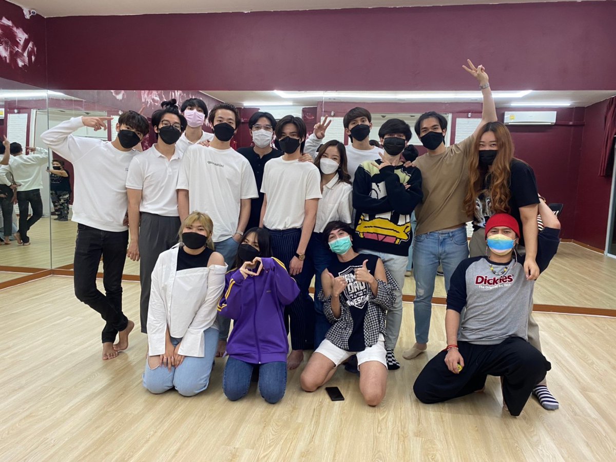 yomaentth's tweet photo. ขอขอบคุณทุกๆคนที่คอยให้กำลังใจและซัพพอร์ตกันเสมอมา ขอบคุณกระแสตอบรับดีๆของ First Officail Trailer ที่ทางซีรีส์ได้ปล่อยออกไป ทางทีมงานและนักแสดงสัญญาว่าจะพัฒนาผลงานเพื่อผลิตชิ้นงานที่มีคุณภาพให้ทุกท่านได้รับชมกันต่อไป ยังไงก็คอยติดตามกันไปเรื่อยๆนะค่าาา🙏💓
#TheTheorySeries https://t.co/MElUv3m3qs