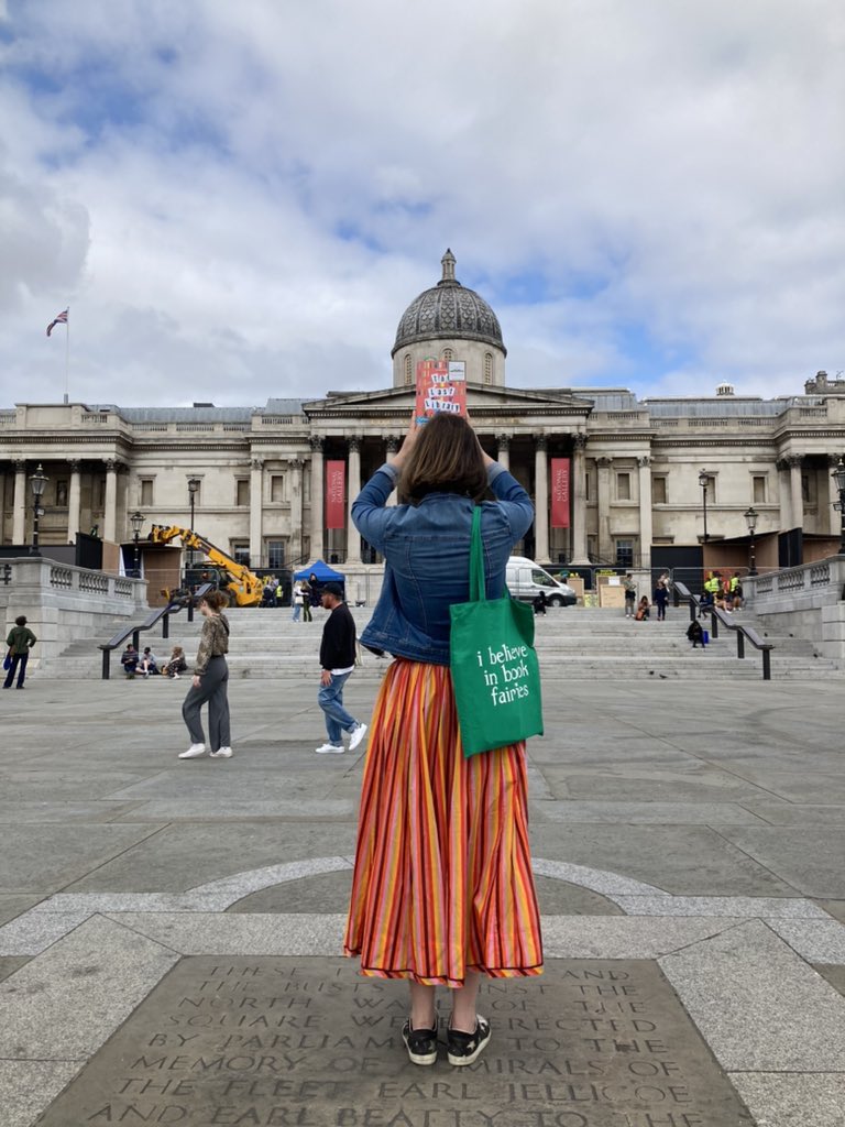 the_bookfairies's tweet image. Debut author @SampsonF has been celebrating the launch of her book #TheLastLibrary by leaving SIGNED copies around London with The Book Fairies! The police let her go with a warning 👮‍♀️ 

#ibelieveinbookfairies #BookFairyForADay #debutbookfairies #TBFLibrary #bookbirthday