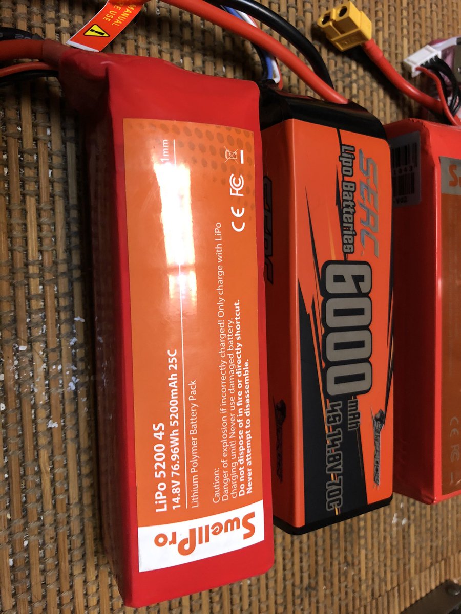 momi6636's tweet photo. splash drone3用に合いそうなバッテリーを見つけたので買ってみたら、なんとコネクターがXT90でした。
XT60と比べるとびっくりするくらいでかいです。
コネクターを作り変えなきゃ(^ ^)

#バッテリー
#splashdrone3
#swellpro
#LiPoバッテリー
#ドローン
#drone
#fpv
#XT90
#XT60
#コネクター https://t.co/kkXlu0fue5