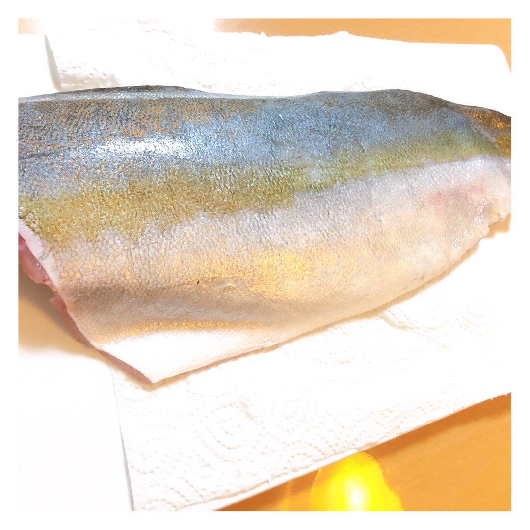 yukizou87's tweet photo. いまだ皮の剥ぎ方がわからん。
皮にだいぶ身をとられる。
この歳になって魚と奮闘中‼️

#ヒラマサ #魚 #おっさん料理 #料理 #料理記録 #料理好きな人と繋がりたい #料理初心者 #料理男子 #food #stayhome #japan #osaka #follow #followme #likef #フォロー #フォローミー #フォロバ #フォロパ100 https://t.co/jLxGJrpqtR