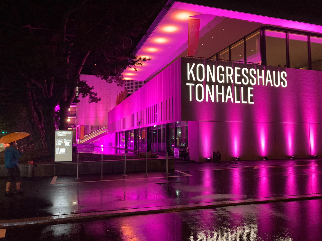 Kongresshaus Zürich #MeetInSwitzerland (@zurichconvcent) on Twitter photo Bald starten unsere Eröffnungstage SEE YOU AM SEE. Die @tonhalle und wir sind ready und freuen uns auf Sie – und wie! 
#kongresshauszürich #seeyouamsee #countdownläuft #eventlocationzurich #localevents Bald starten unsere Eröffnungstage SEE YOU AM SEE. Die @tonhalle und wir sind ready und freuen uns auf Sie – und wie! 
#kongresshauszürich #seeyouamsee #countdownläuft #eventlocationzurich #localevents