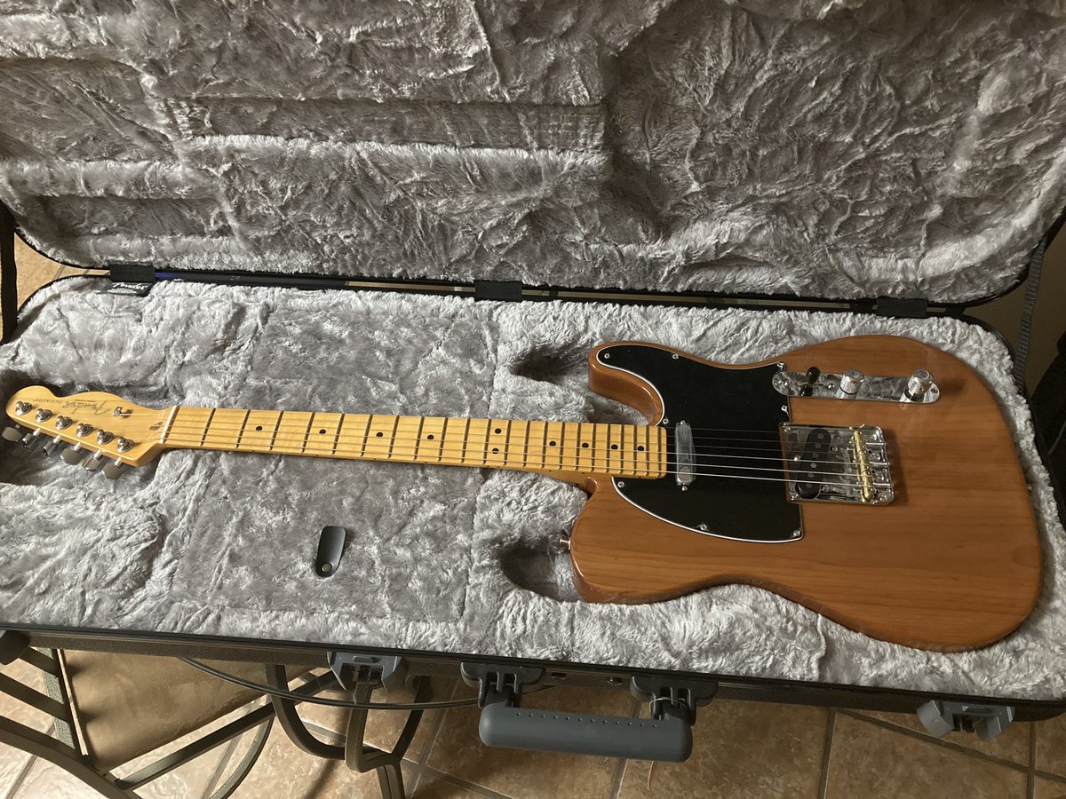 CJHarrisMusic's tweet photo. My new baby! 😁 https://t.co/YyW4jNndcg
