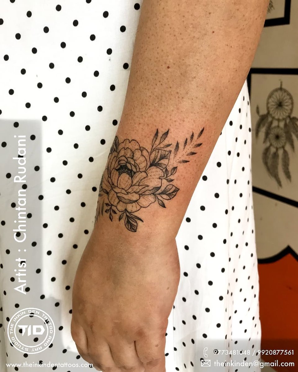 theinkinden's tweet photo. Line Work Peony Flower and Dot Shades

By @theinkinden @chintanrudani

#flower #flowertattoo #flowertattoos  #indiantattooartist #indianartist #blackwork #blackline #blacklinetattoo #peony #peonyflower #peonytattoo #chintanrudani #theinkindentattoo https://t.co/BsRlI7zbfJ