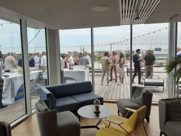clubentrepribdx's tweet photo. [Déjeuner mensuel] C’est aussi la rentrée pour le #CEBX  🏫 
Nos adhérents se retrouvent au @RadissonBlu Bordeaux pour partager de nouveaux moments conviviaux ; ce déjeuner est le premier temps d’un mois de septembre avec un programme dynamique, concocté par le Club 😀 https://t.co/EEDOn8S2TQ