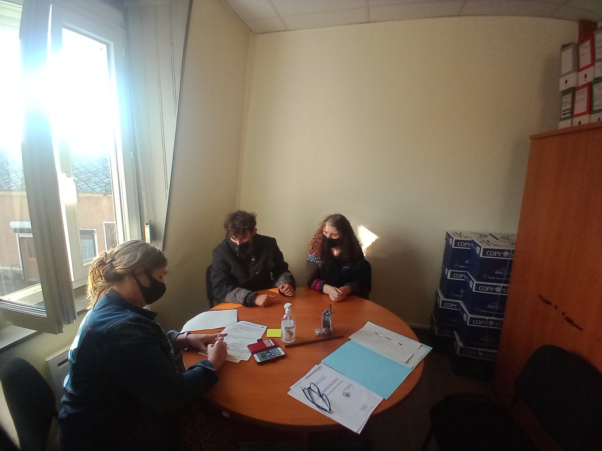 franck_larcher's tweet photo. Signature ce jour d'un Parcours Emploi Compétences avec le SISCO de Grattepanche. Nicolas va bénéficier d'une montée en compétences afin d'accéder à son projet professionnel. 65% du salaire pris en charge par l'état. #TousMobilisés #AvecPoleEmploi #AmiensDury @BoucauxLaurent https://t.co/BiMaZkewPD