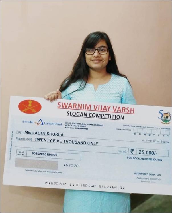 #IndianArmy felicitated Miss Aditi Shukla, Runner Up of #SwarnimVijayVarsh Online Slogan Competition, conducted to commemorate 50 Years of 1971 War.

#SwarnimVijayVarsh
#IndianArmy