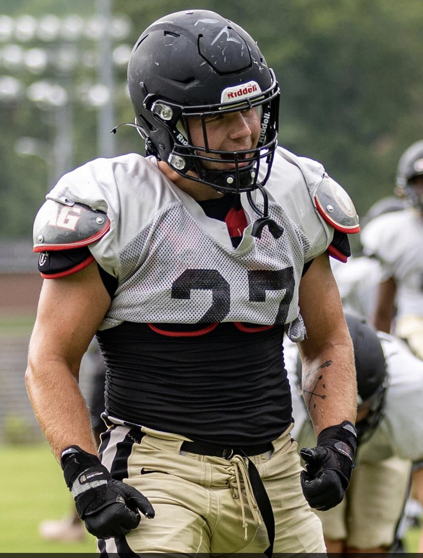 camden_akers's tweet photo. Humility and hard work always pays off!! @andrewhill52 is a example of embracing the process. Get after it Drew!! 🦍😈@FerrumFootball https://t.co/xvQo08Lbj0