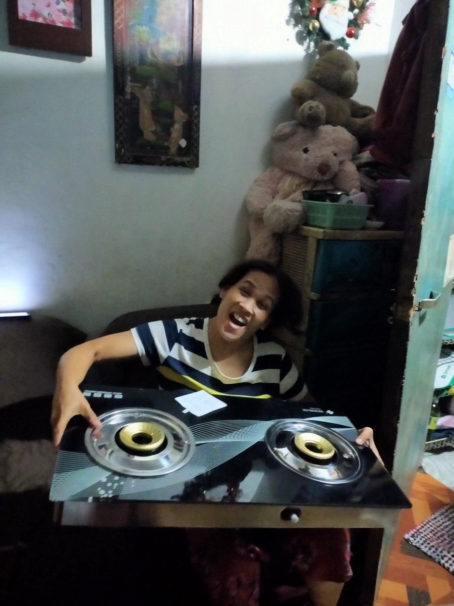 MarkRod63567190's tweet photo. My simple gift to my mother ♥️
The way she smiled, it makes me feel alive ♥️
Thanks @GeometricCAN and @djsamwithers  for giving us scholars this big opportunity ♥️☺️ 
@GSSquad_Axie 
#GS100 https://t.co/6rNzdLxR4B