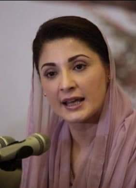 iamAhmadokz's tweet photo. یہ وہ ملت فروش عورت جس نے رِشّی کُپور کی موت پر فوراً ٹوئیٹ اور سیّد علی گیلانی کی موت پر ۱۷ گھنٹے بعد ٹوئیٹ  کی ۔ https://t.co/tu2gTyddlo