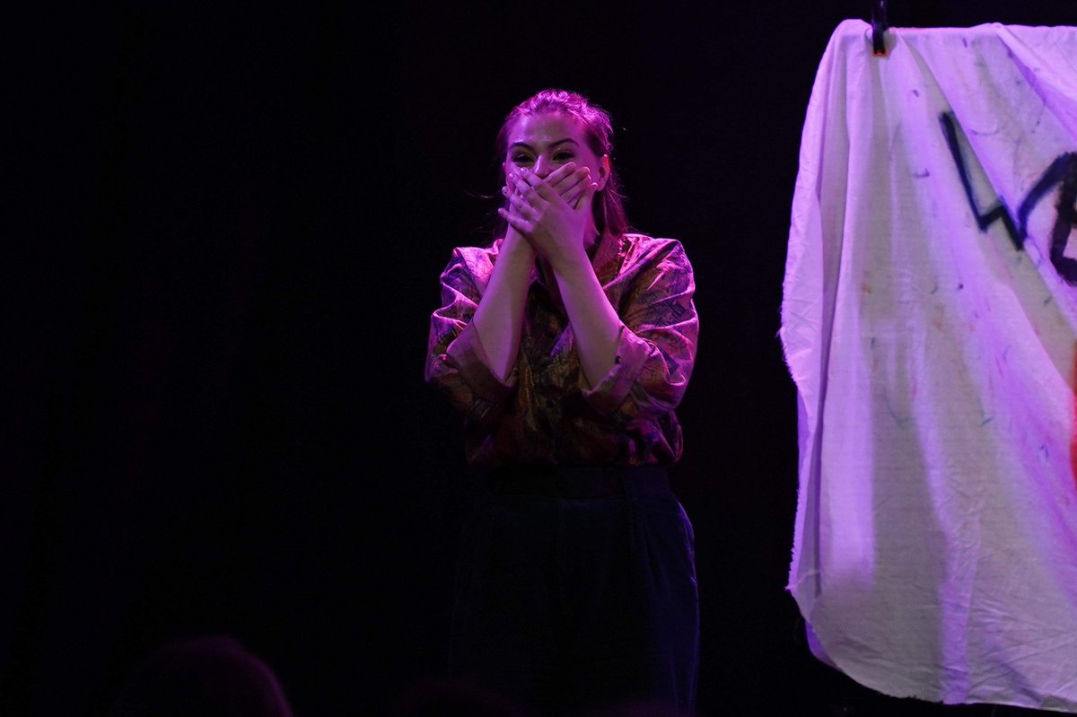 AmyDallasActor's tweet photo. Reflecting on my time at #edfringe this year with @OddlyOrdinaryCo and our production of @MarkRavenhill2’s ‘pool (no water)’. Enjoy these pictures from @rcunninghamfilm https://t.co/2UUzqrv7xD