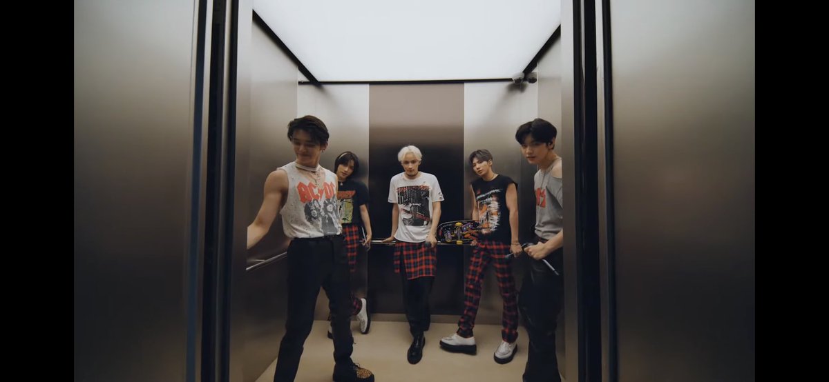 svga_93's tweet photo. This was so out of the blue and I loved every second of it 😂😂 #817TXT_HYBEATTACK #TOMORROW_X_TOGETHER #TXT_FREEZE https://t.co/gTGpswgSUG