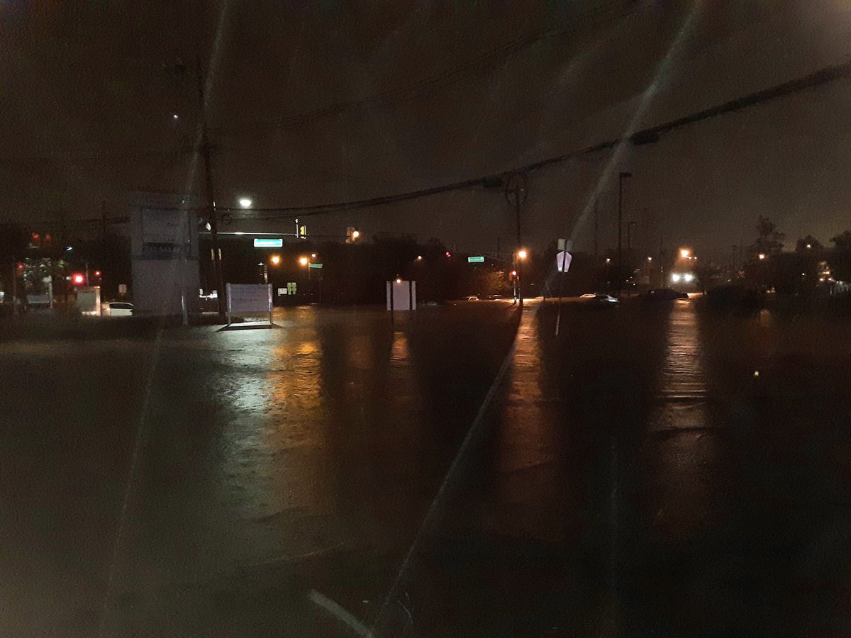 patrickwm68's tweet photo. @News12NJ this was in front of Menlo Park Mall in Edison last night at Route 1 and Parsonage Rd. https://t.co/8v4t1Davp8