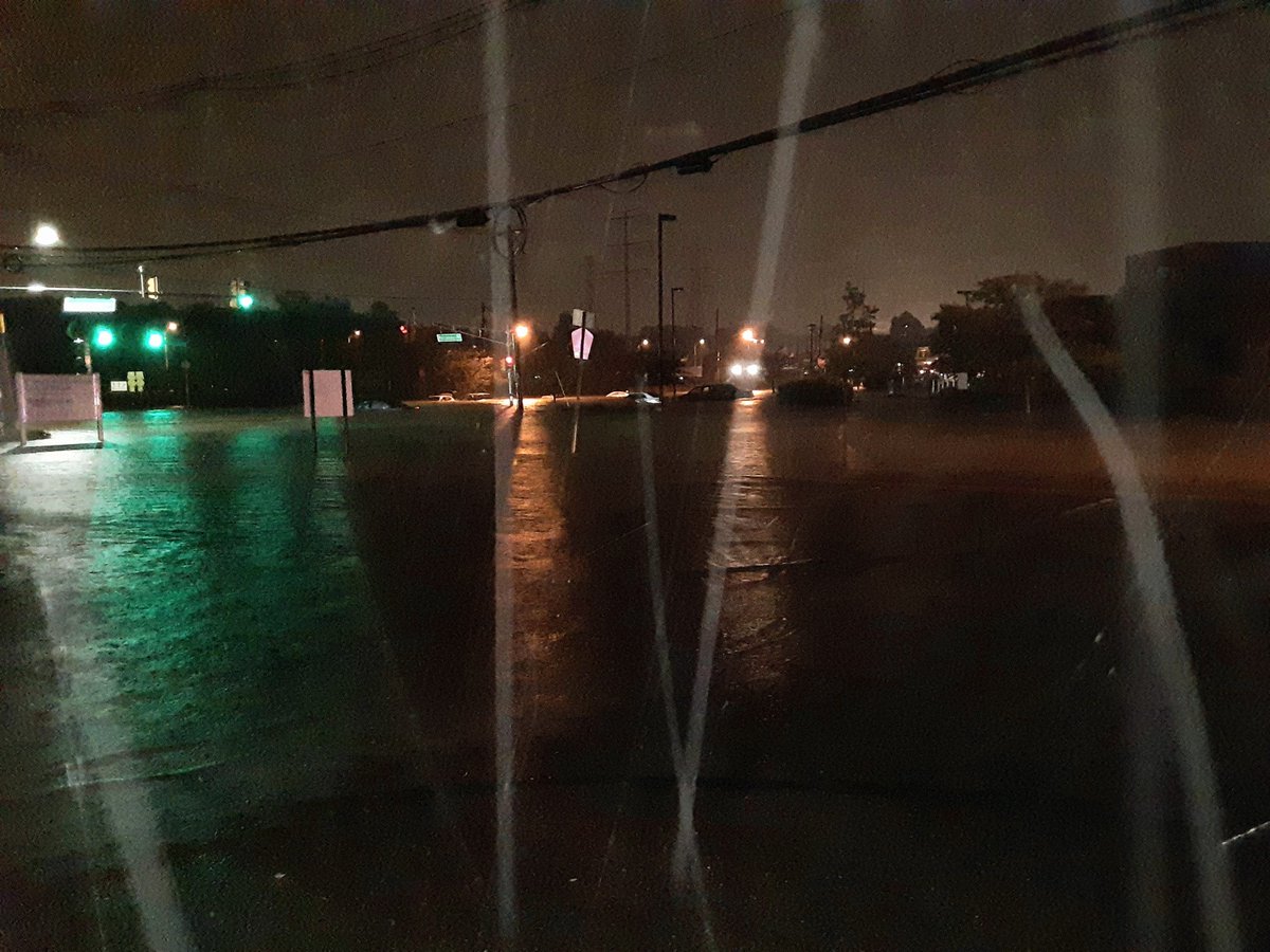 patrickwm68's tweet photo. @News12NJ this was in front of Menlo Park Mall in Edison last night at Route 1 and Parsonage Rd. https://t.co/8v4t1Davp8