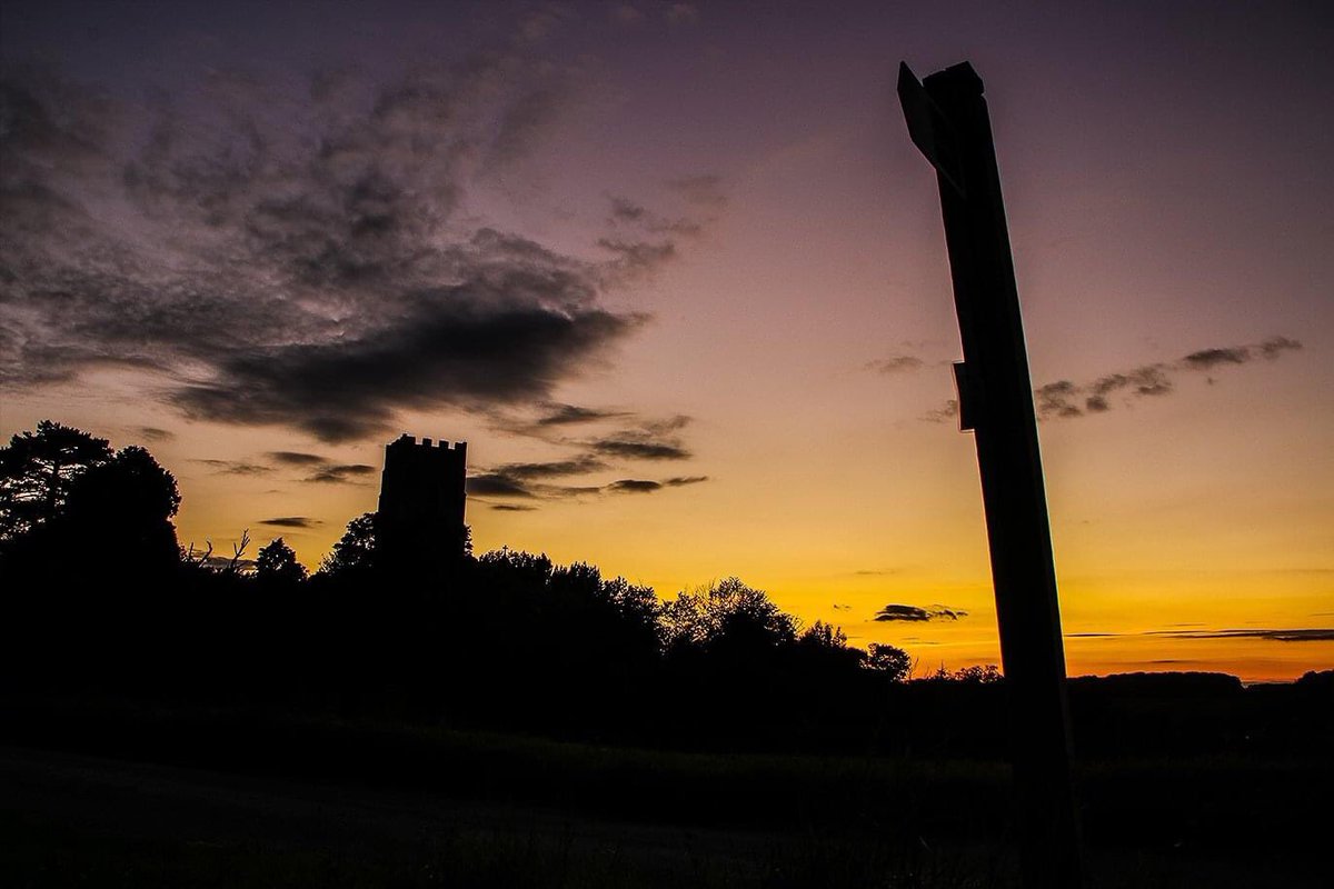 UniofSuffolk's tweet image. Throwback to a gorgeous Suffolk sunset which was Photo of the Week by @PerezMapManBush. It was taken outside #Kersey near Hadleigh in #Suffolk.

#SuffolkScenes #UniSuffolkPhoto #ThrowbackThursday