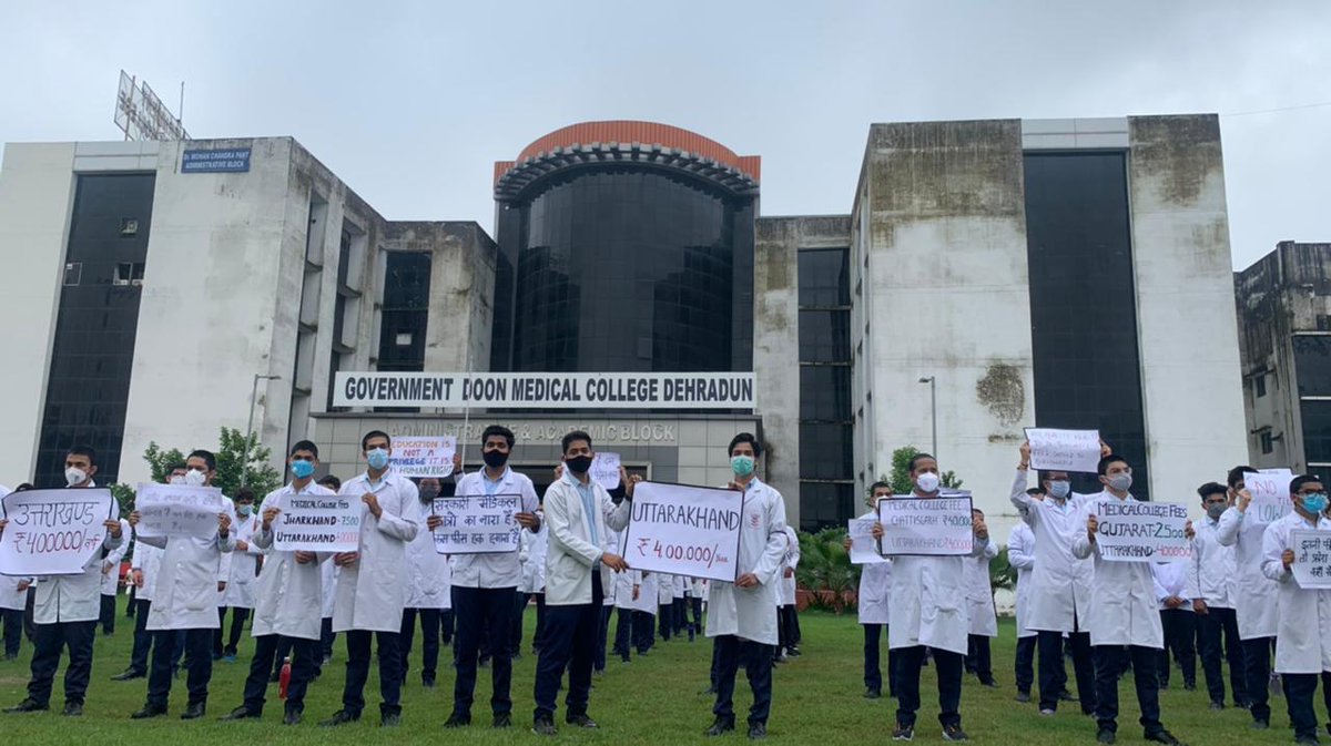 AnnapurnaDRawat's tweet photo. Today is day 6 of our protest against high fees in Government Medical Colleges of Uttarakhand. 
Please understand the economic burden on the families of students. 
#WeDemandAReasonableFee
@pushkardhami  @drdhansinghuk  @ColAjayKothiyal   @harishrawatcmuk @Anoopnautiyal1   @BJP4UK https://t.co/FSqBSzbr3z