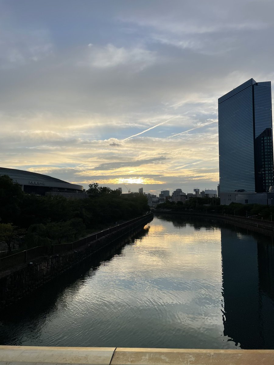 buttyar's tweet photo. そういえば、長い間本当にお疲れ様でした。
そんな日の空でした。

ちなみに、一番の思い出はスーパー除外日です。 https://t.co/AKKG9MgXko