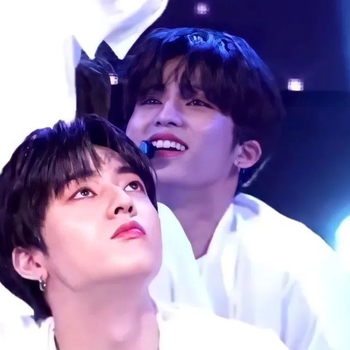 woobbikyu's tweet photo. When you wanna enjoy Haruto's top tier visual but then there's Jeongwoo at the back being the cutest 🥺💙 @treasuremembers #HARUTO #JEONGWOO https://t.co/JKJ16su5AY