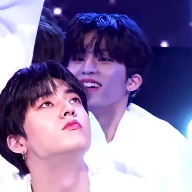 woobbikyu's tweet photo. When you wanna enjoy Haruto's top tier visual but then there's Jeongwoo at the back being the cutest 🥺💙 @treasuremembers #HARUTO #JEONGWOO https://t.co/JKJ16su5AY
