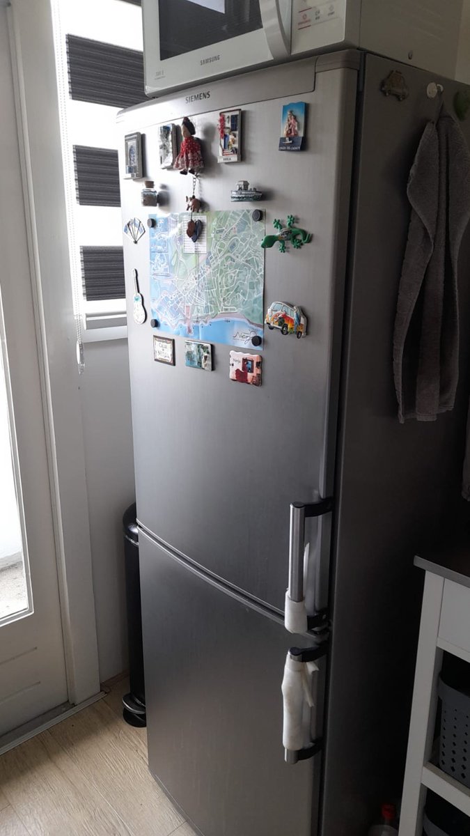 NiceFridges's tweet photo. I've never seen such a well organised fridge! And look at all those nice fridge magnets too! I'll rate it 8/8 sorted jars of sauce!
#Sorted #PotjesSaus #FridgeMagnets #KoelkastRight #VindMZelfBestKoel #HalfVolleMelk #SortBySize #ChiliSaus #Schuimdingetjes #HendelTegenDeMuur https://t.co/7lJR6lRmzb