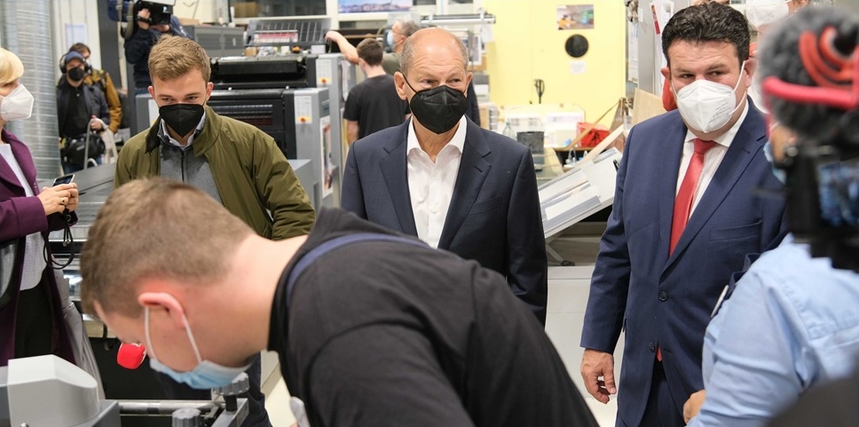 Bei ihrem Besuch unserer Oberlin Berufsbildung unterstrichen Bundesarbeitsminister <a href="/hubertus_heil/">Hubertus Heil</a> sowie SPD-Kanzlerkandidat <a href="/OlafScholz/">Olaf Scholz</a> die Bedeutung einer guten Ausbildung für das weitere Leben von jungen Menschen mit und ohne Behinderung. Mehr Infos: oberlinhaus.de/news/bundesmin…