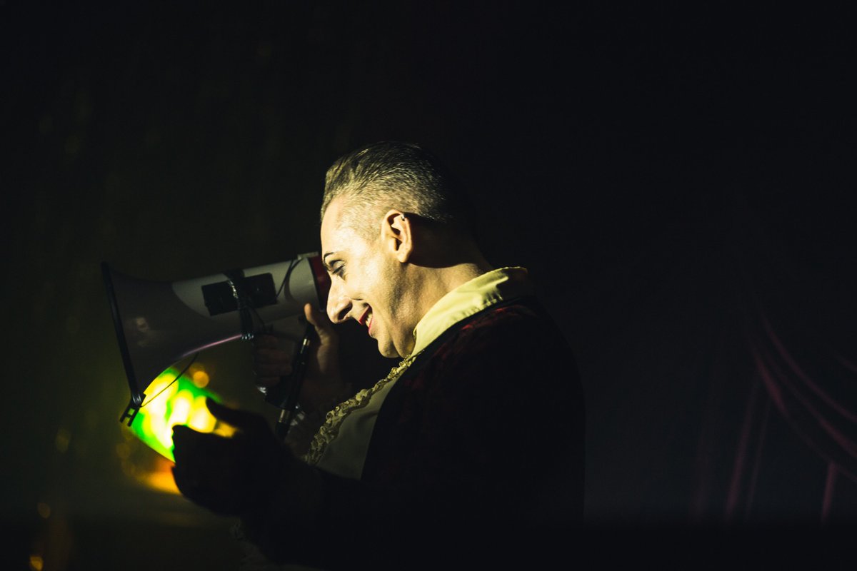 TheDoubleRClub's tweet photo. We look back at our 20/21 shows from The Double R Club’s other place… Absolute Elsewhere.
Benjamin Louche takes to the stage, alone except for a collection of mics… and shared with you the dreams of other worlds
#rrclub #benjaminlouche #cabaret #lynchian https://t.co/Pi1K739tmE
