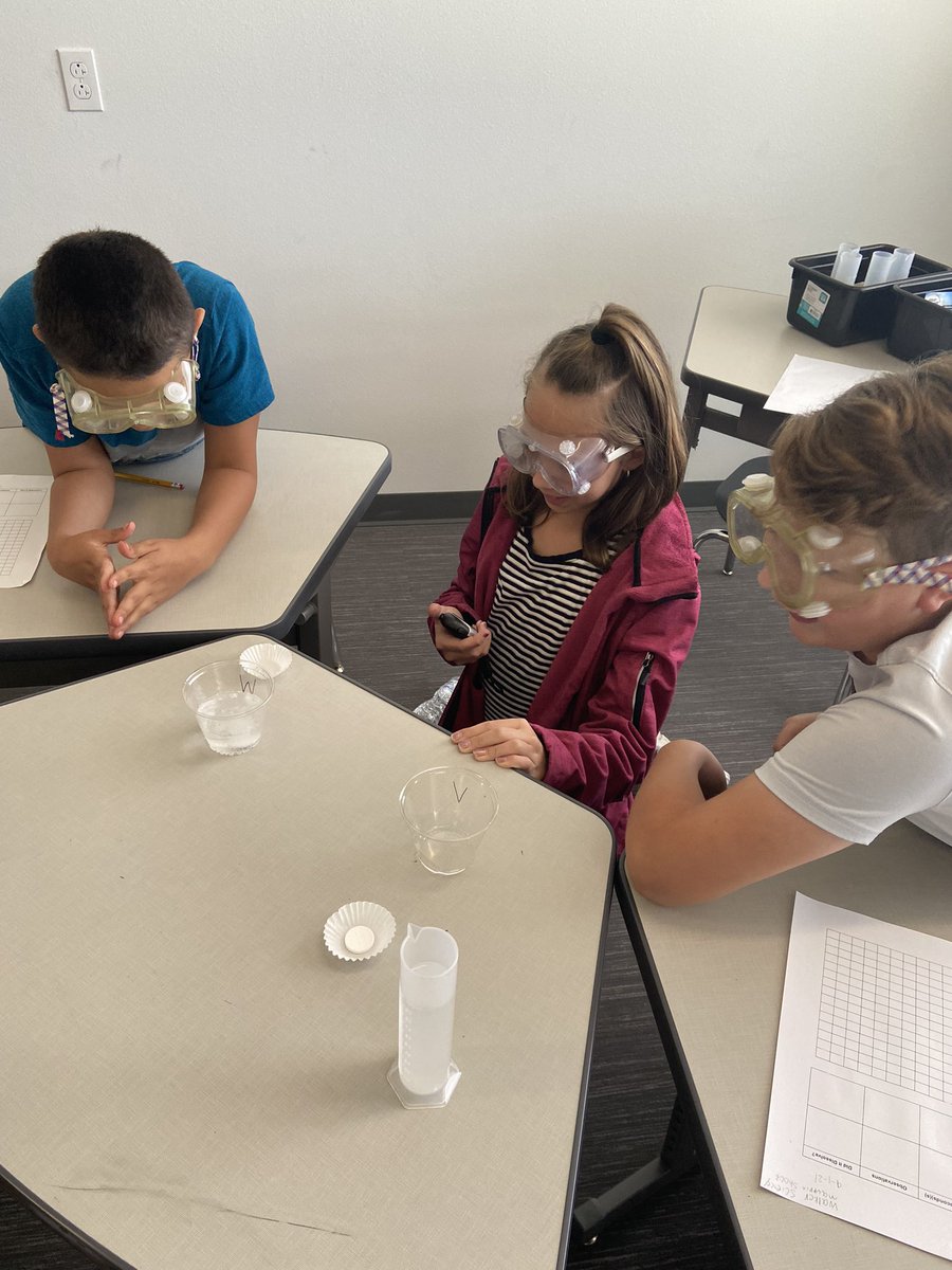 mrs_lunt5's tweet photo. My 5th grade scientists had a great time working through the scientific method with our alka seltzer lab. #kisd_science #hespanthers https://t.co/Izr0077Ku2