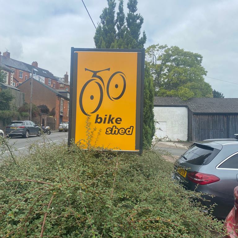 Hope50CC's tweet photo. Thanks to Simon and Martin at @BikeShedDevon who have just helped one of our cyclists with a chain failure on the road! #Hope50cycle @HopeandHomes https://t.co/SRA9fokhlO