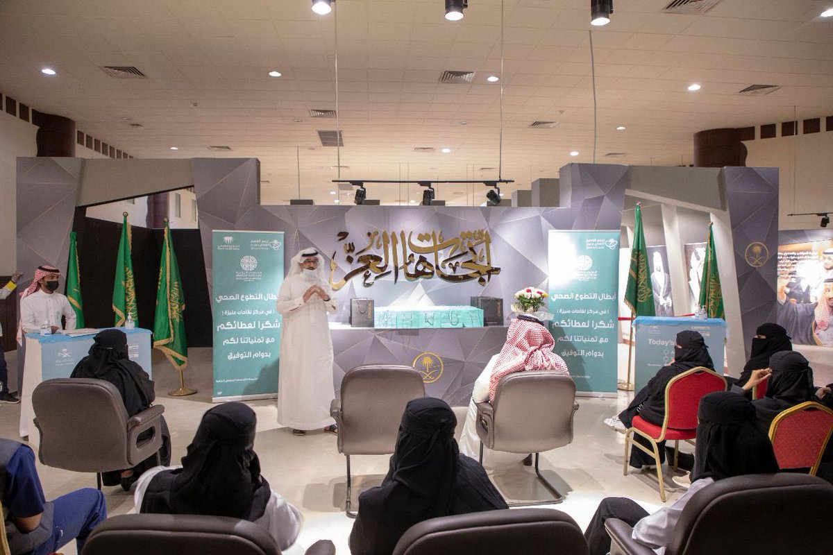 E3lam_onaizah's tweet photo. برعاية مجتمعية قامت بها مؤسسة الملوحي الزراعية بعنيزة

كرم مدير مستشفى الملك سعود
ب #عنيزة الأستاذ إبراهيم الوهيبي 
ومدير مركز لقاحات كورونا الأستاذ عبدالله السريع المتطوعين الصحيين العاملين بمركز اللقاحات ، وذلك ايمانًا بالدور الهام للمتطوعين الصحيين في تقديم الخدمات للمستفيدين. https://t.co/ZZU6WR0Kly