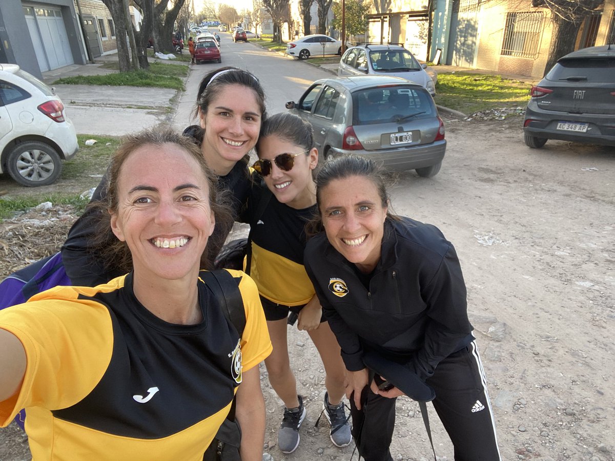 ferterocano's tweet photo. Después de un año de mierda volver a disfrutar con amigas 💛💪🏼⚽️ @sol_abadie https://t.co/VAiR8AnGKi